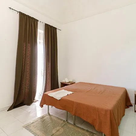 Zu Iano House Апартаменти *