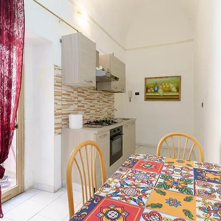 Zu Iano House Апартаменти Катанія